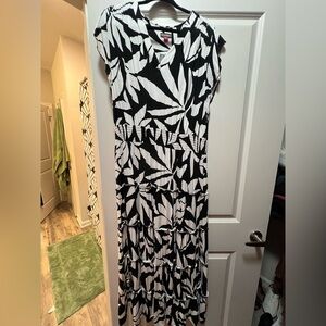 Vince Camuto Black and White Patterned Maxi Dress